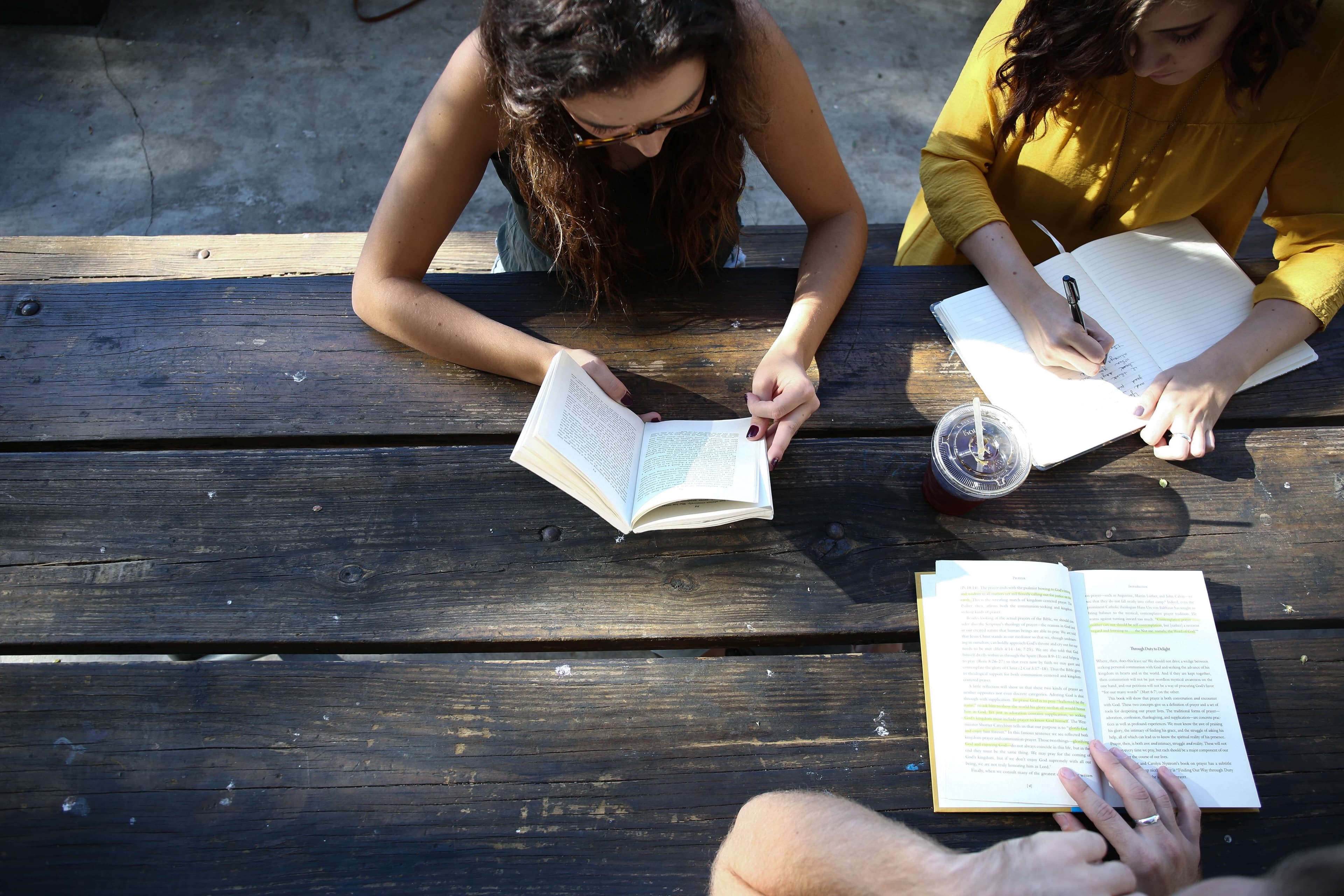 Girlfriends-reading-outside