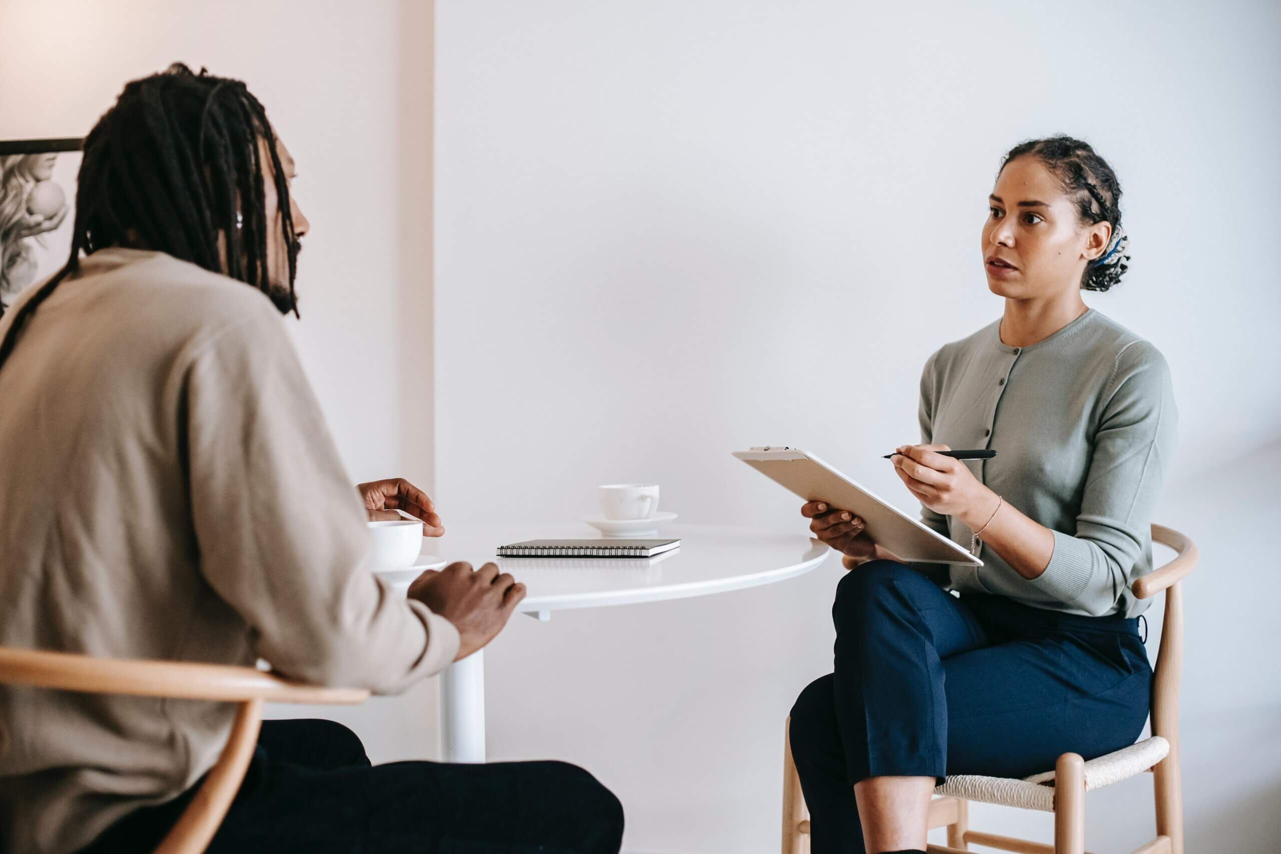 Two colleagues in a one-on-one conversation
